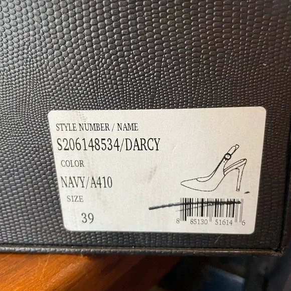 SOLD
Alice and Olivia Stilettos 39 EU , fits like a US size 7 1/2 - 8 . - Picture 5 of 6